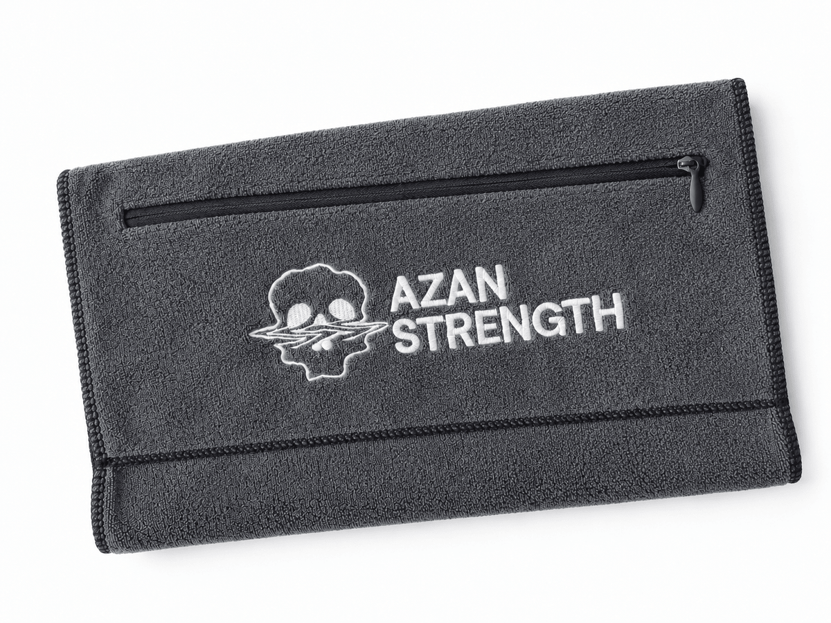 COMING SOON - HANDTUCH MIT UMSCHLAG UND REIßVERSCHLUSS - Azan Strength